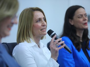 panel_zene2-050326.jpg